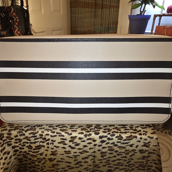 Kate Spade Large Black and Tan Striped Tote - Preloved Condition - Picture 7 of 12
